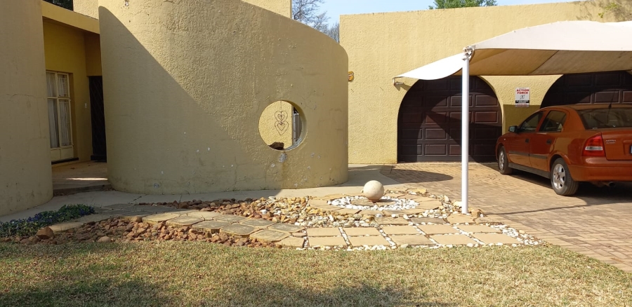 3 Bedroom Property for Sale in Flamwood North West